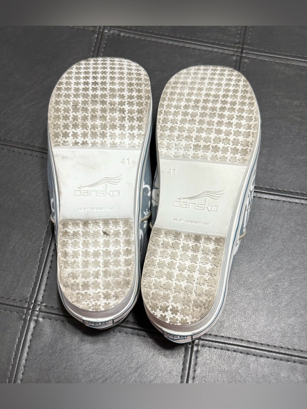 Dansko Light Blue/White Vegan Canvas Hibiscus Print Clog Size 41 - Picture 14 of 16